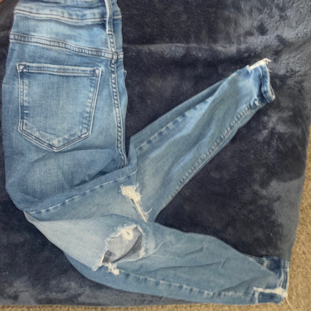 Old Navy Ripped Jeans, size 0 High waisted super skinny
